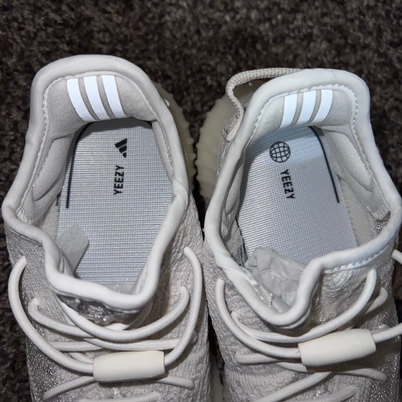 SOLD Yeezy Boost 350 V2 BNWT Bone - Picture 6 of 11